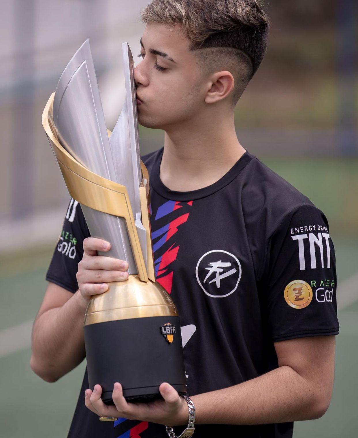 TheCruz, da Phoenix Force, é o melhor jogador do mundo de Free Fire após  conquistar o MVP do mundial